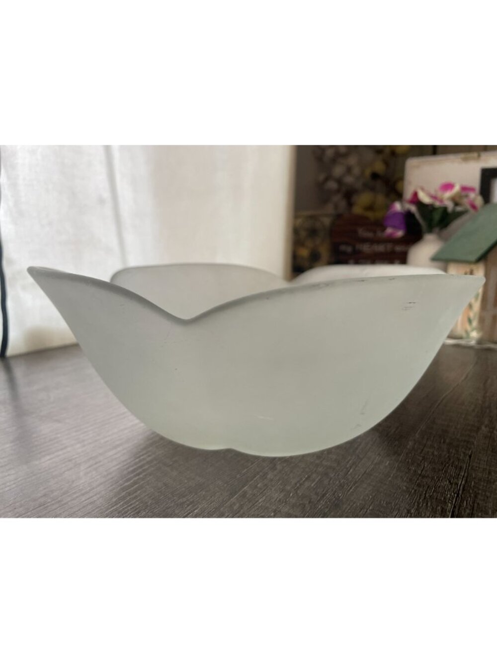 Vintage Frosted Glass Bowl 9" Scalloped Edge Home Décor tulip fruit - Picture 2 of 7